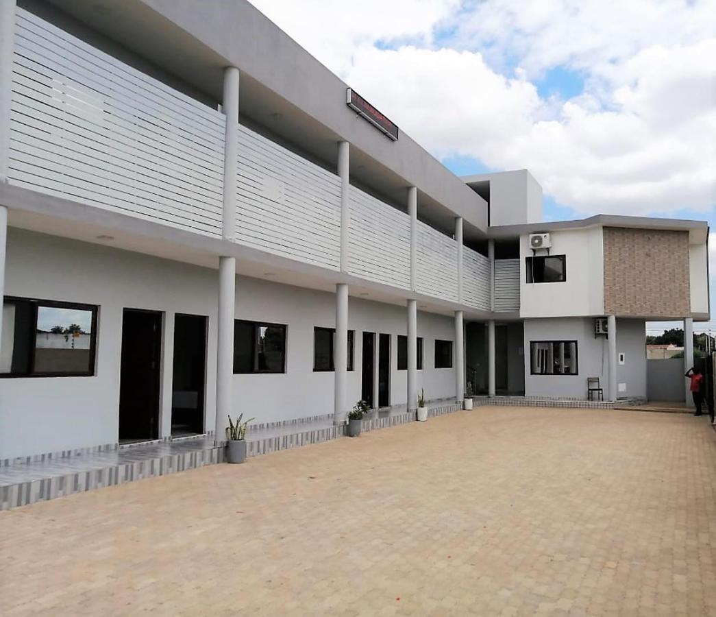 40 40 Accommodation Matola 外观 照片